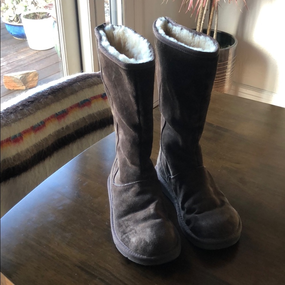 Ugg boots with zipper back brown sz 7